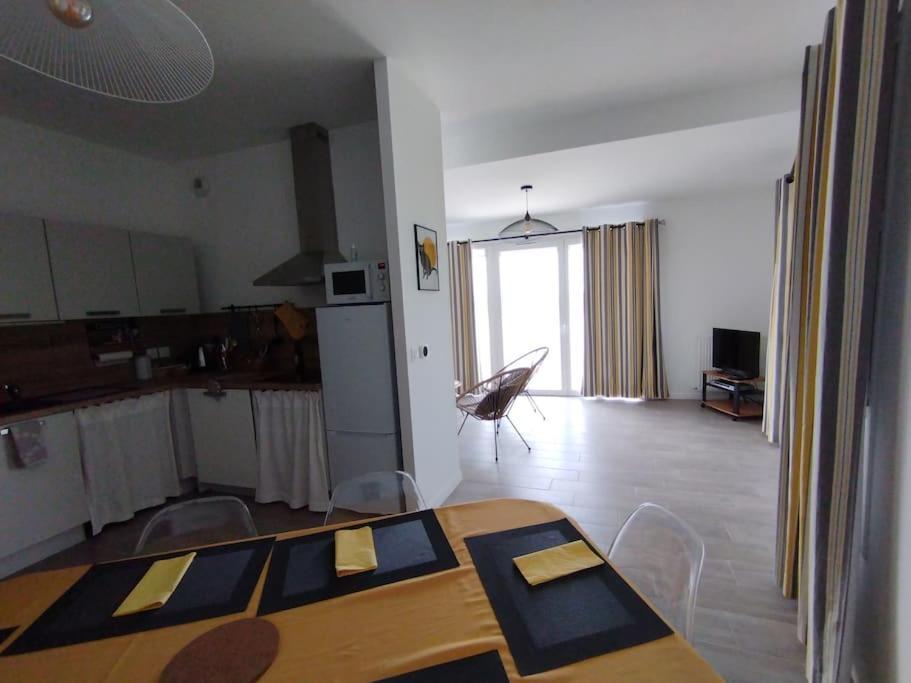 Appartement Climatise Au Coeur De La Provence Lac Et Parcs D'Attractions 10Mn Avignon Monteux Exterior foto