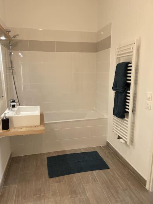 Appartement Climatise Au Coeur De La Provence Lac Et Parcs D'Attractions 10Mn Avignon Monteux Exterior foto